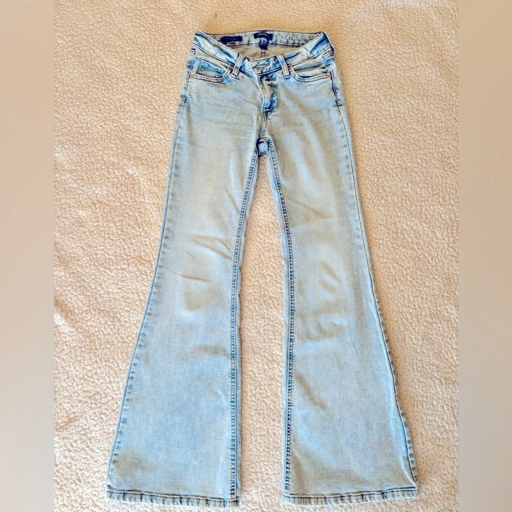 Light Wash Women's Jeans